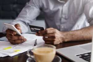 Mitos e verdades sobre crédito consignado: quais crenças estão atrapalhando suas vendas